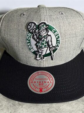 Mitchell & Ness Boston Celtics Gray and Black Snapback Hat